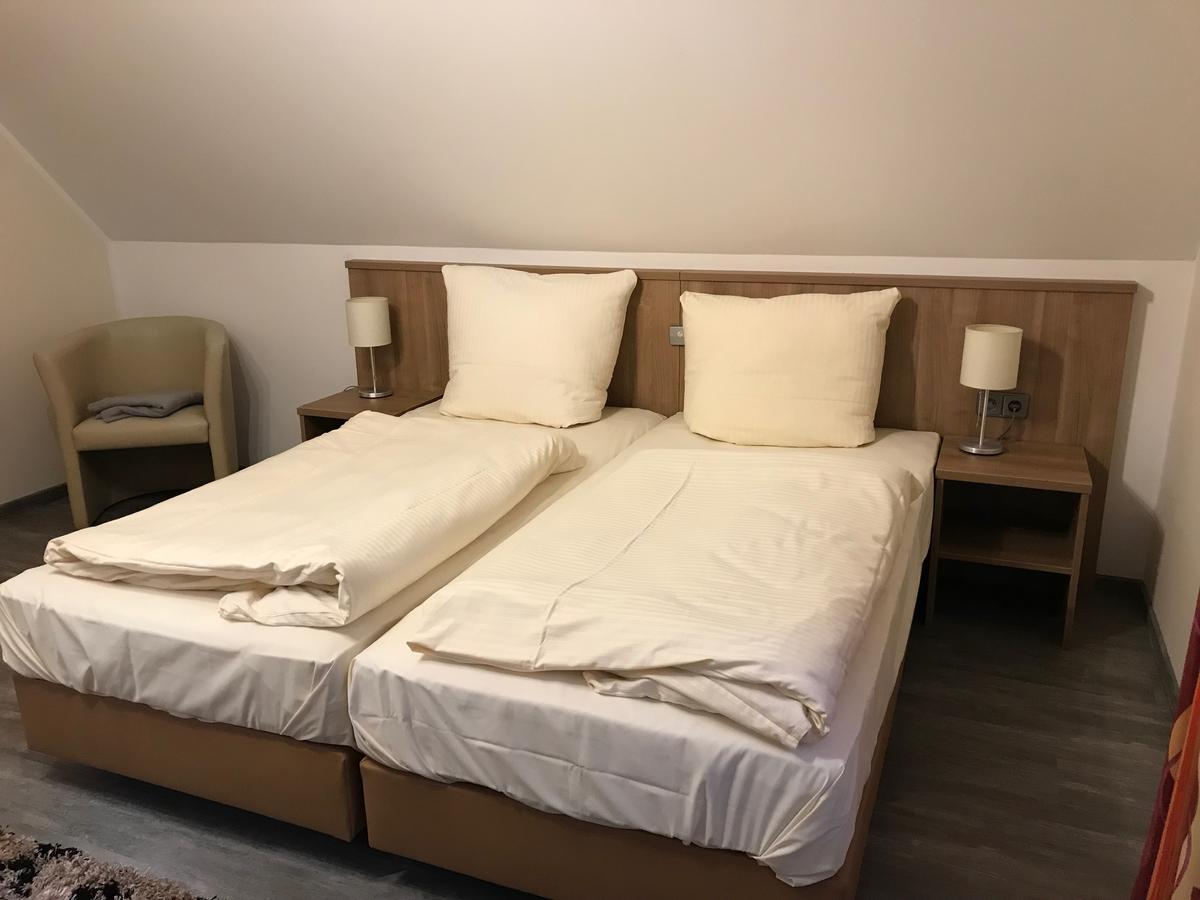 Apartment-Pension Schwalbennest Herzogenaurach Room photo